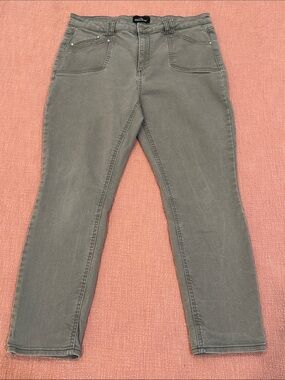 Jordache size 14 wm’s high rise khaki Green Skinny Jeans W35